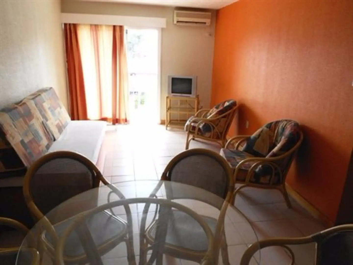 Elixir Hotel and Serviced Apartments