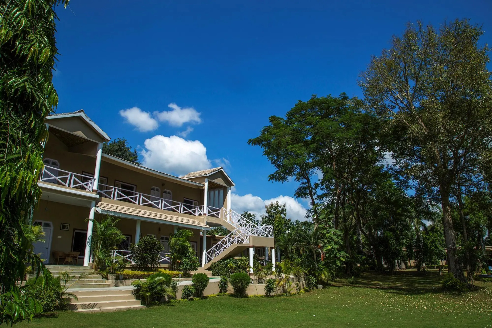 Tiger's Den Resort Bandhavgarh