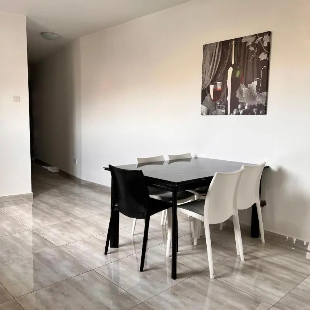 F5-3 Room 2 single beds shared bathroom in shared Flat