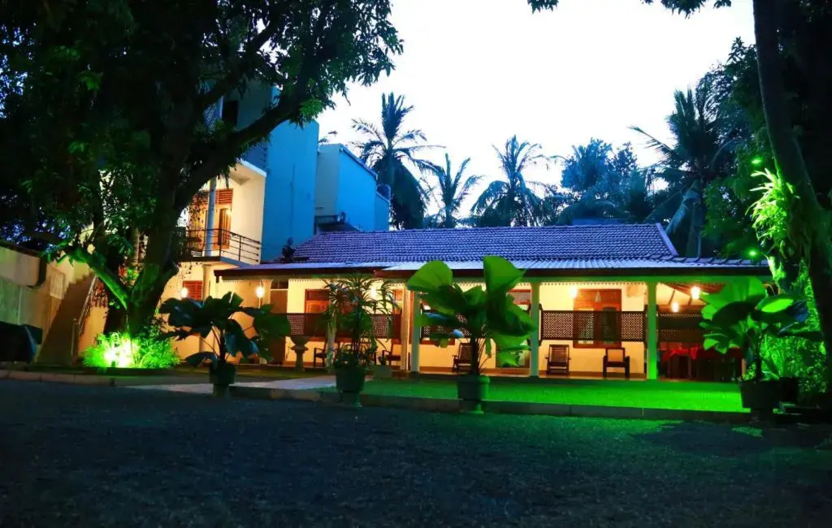 Vishmee Holiday Inn