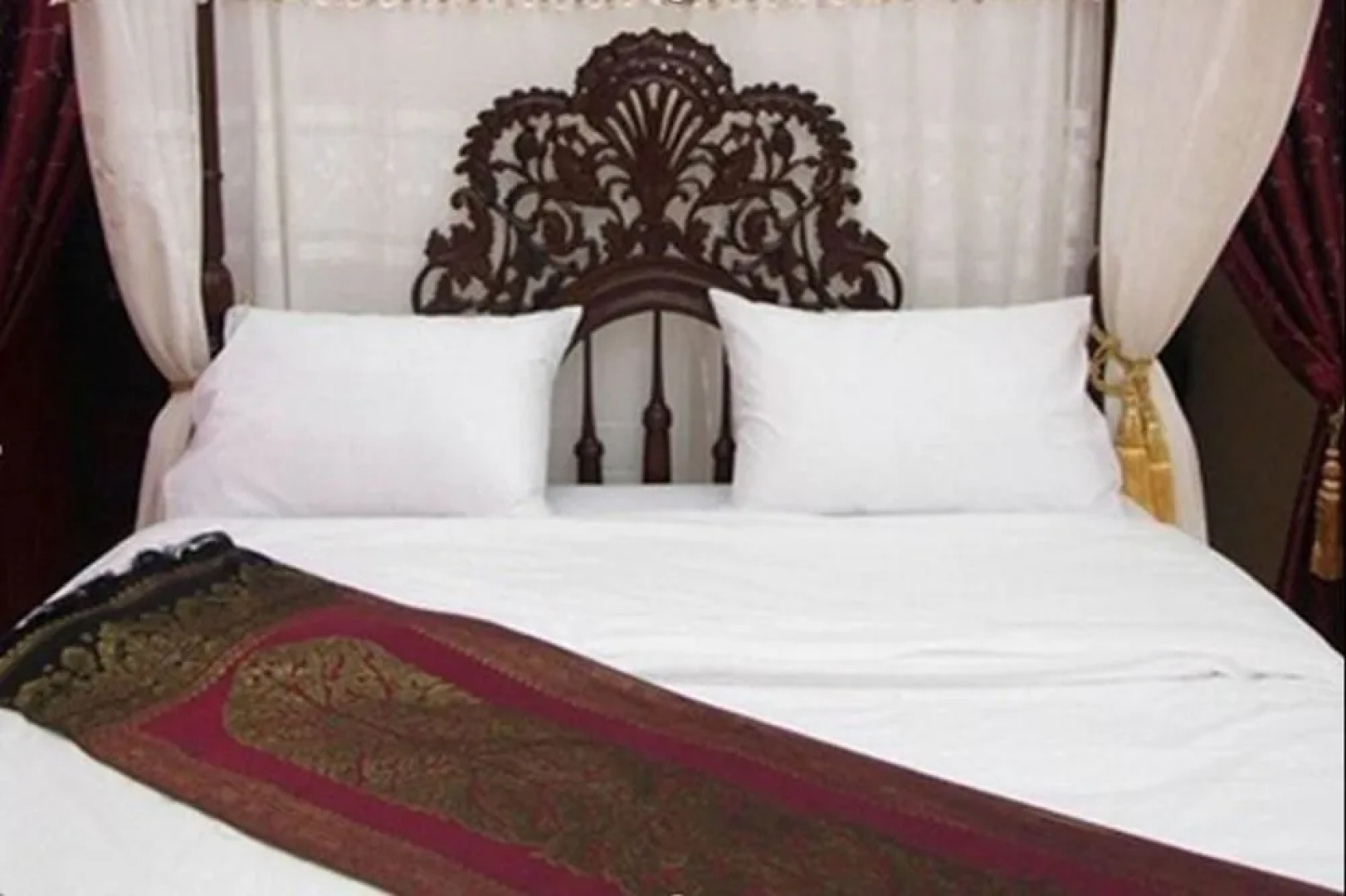 Aunruen Residence & Restaurant