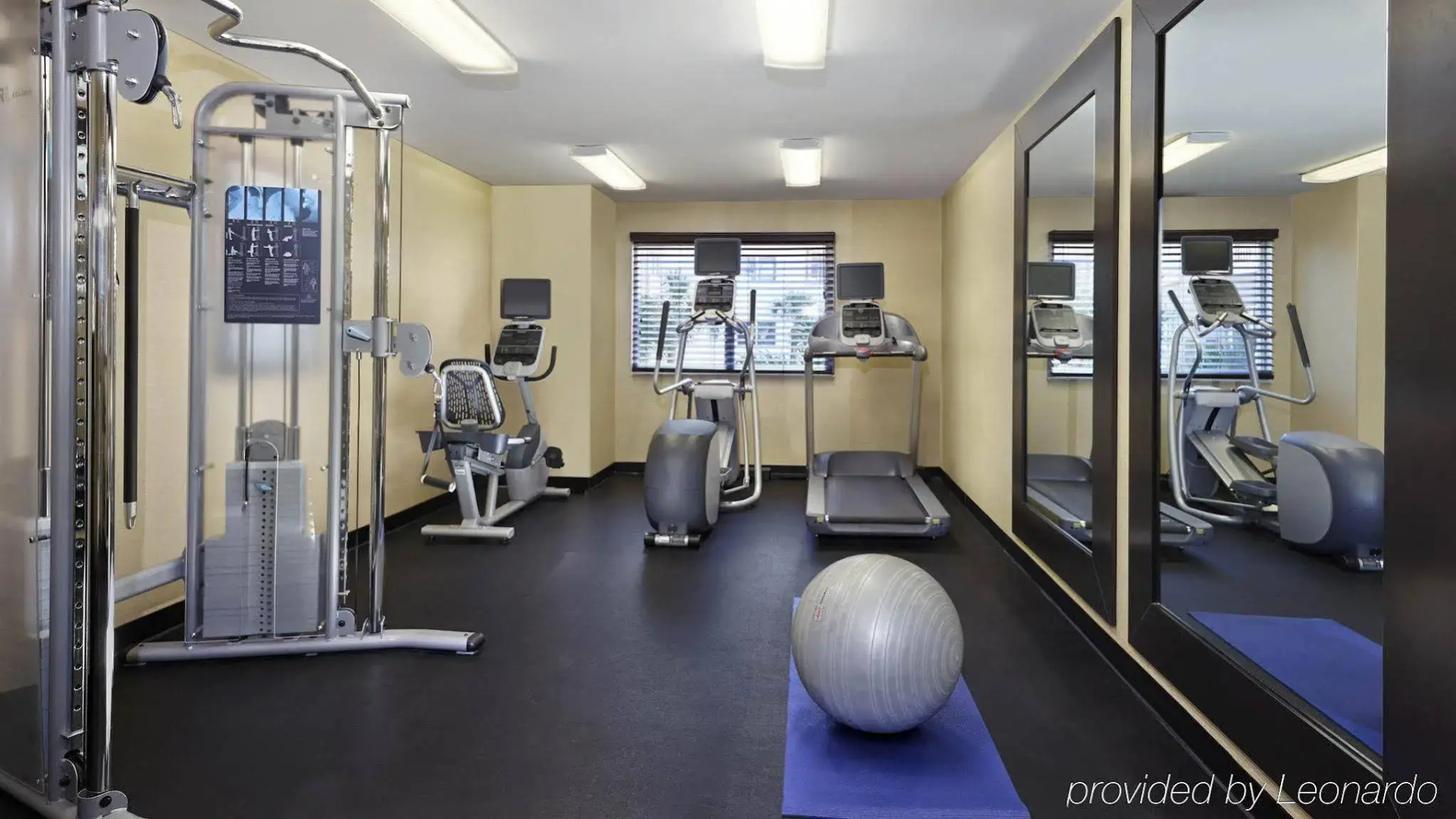 Holiday Inn Express Hotel Naples Downtown - 5th Avenue