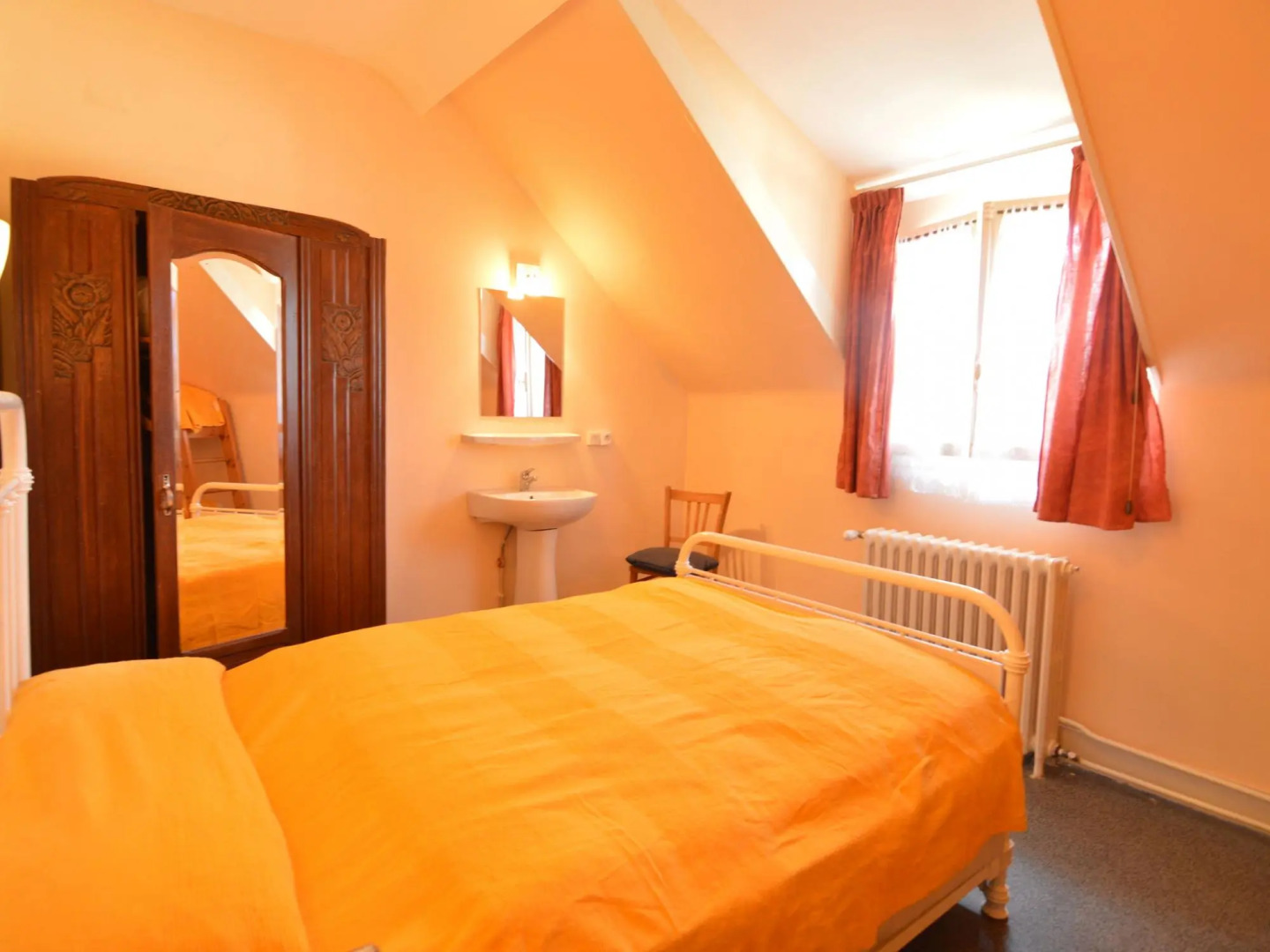 Modern Holiday Home in Saint-Honore-les-Bains with Terrace