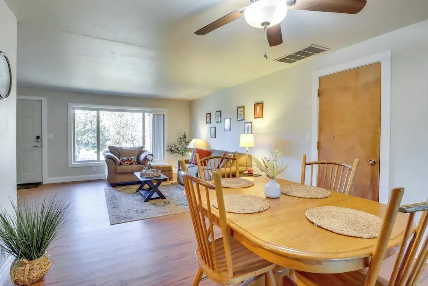 10 Mi to Portland: Greenway Neighborhood Home