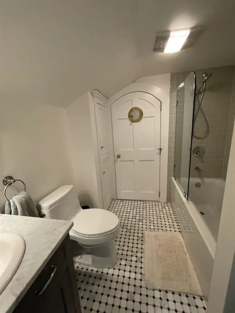 North Sebago Charmer Limit 10 3 Bedroom Home by RedAwning