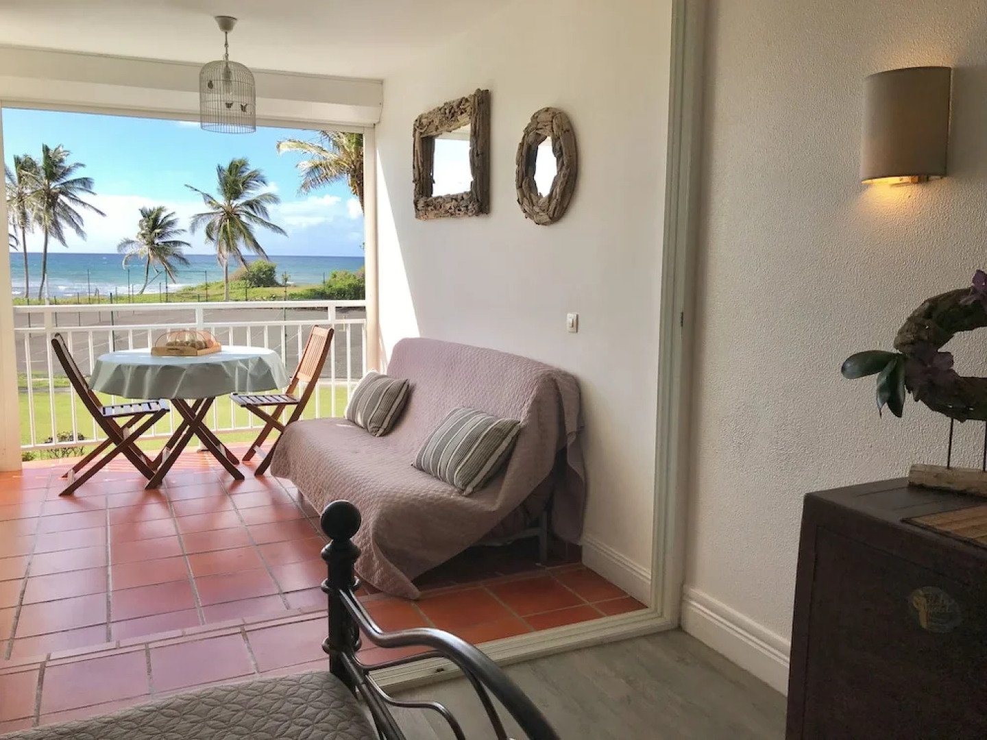 Ti. Maanga vue mer et pieds dans l'eau