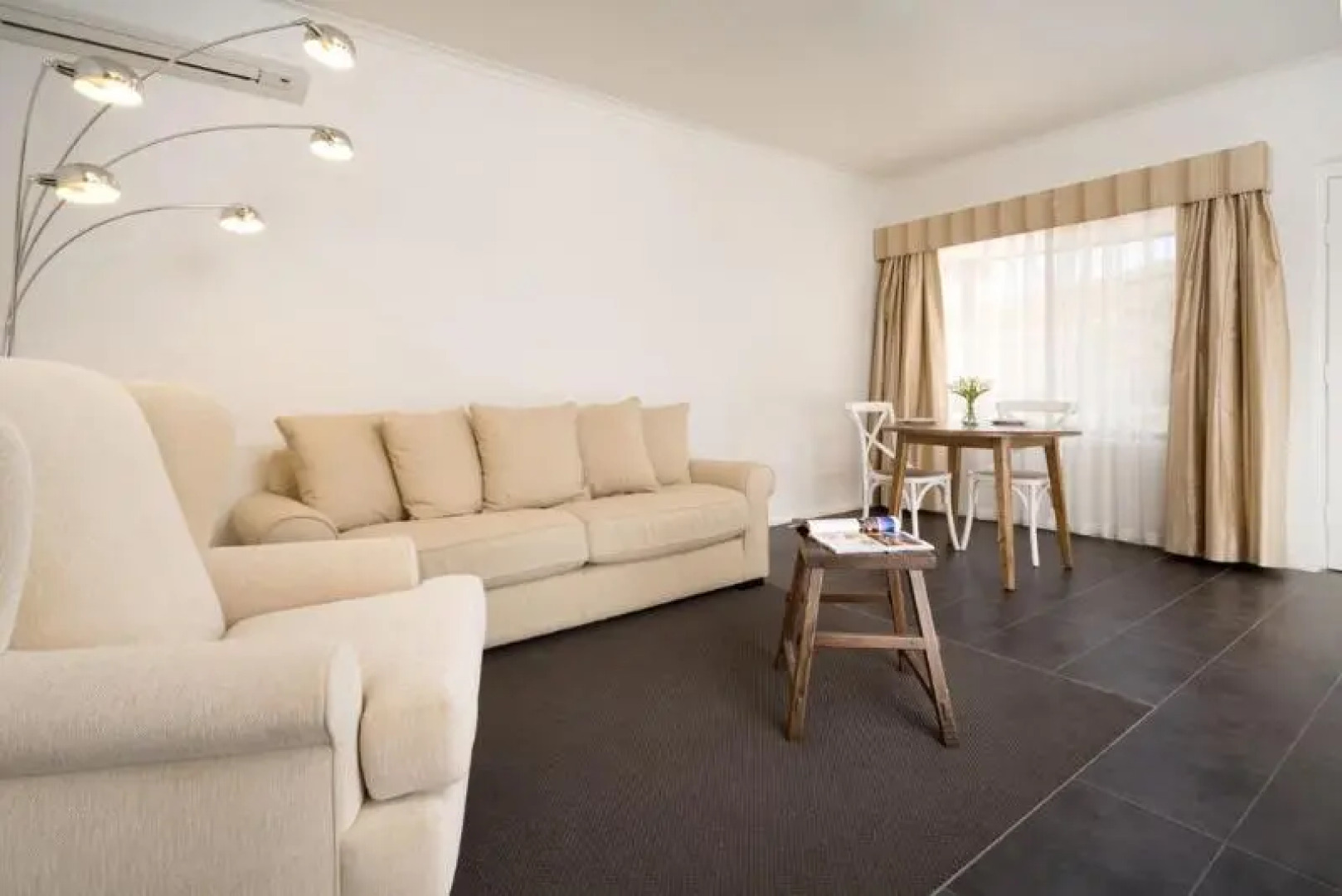 Blazing Stump Motel & Suites