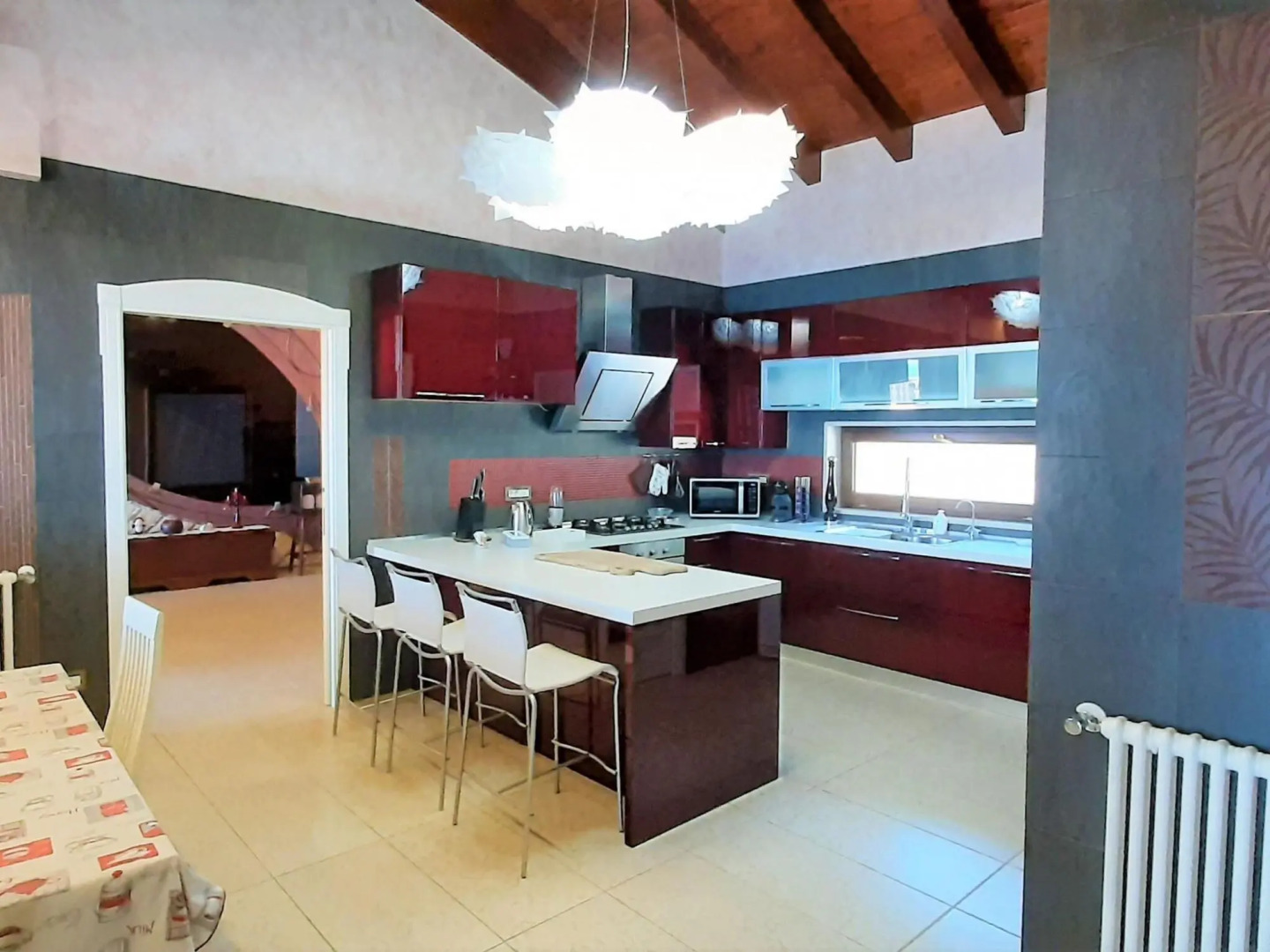 Divine Holiday Home in Giosa Marea with Sauna and Jacuzzi