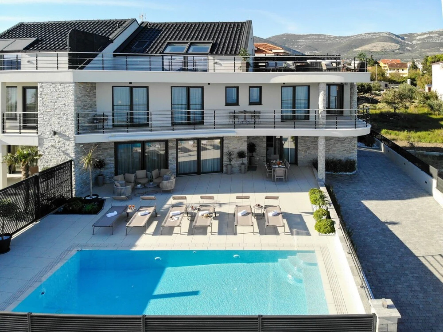 Luxury Beachfront Villa Sea Queen