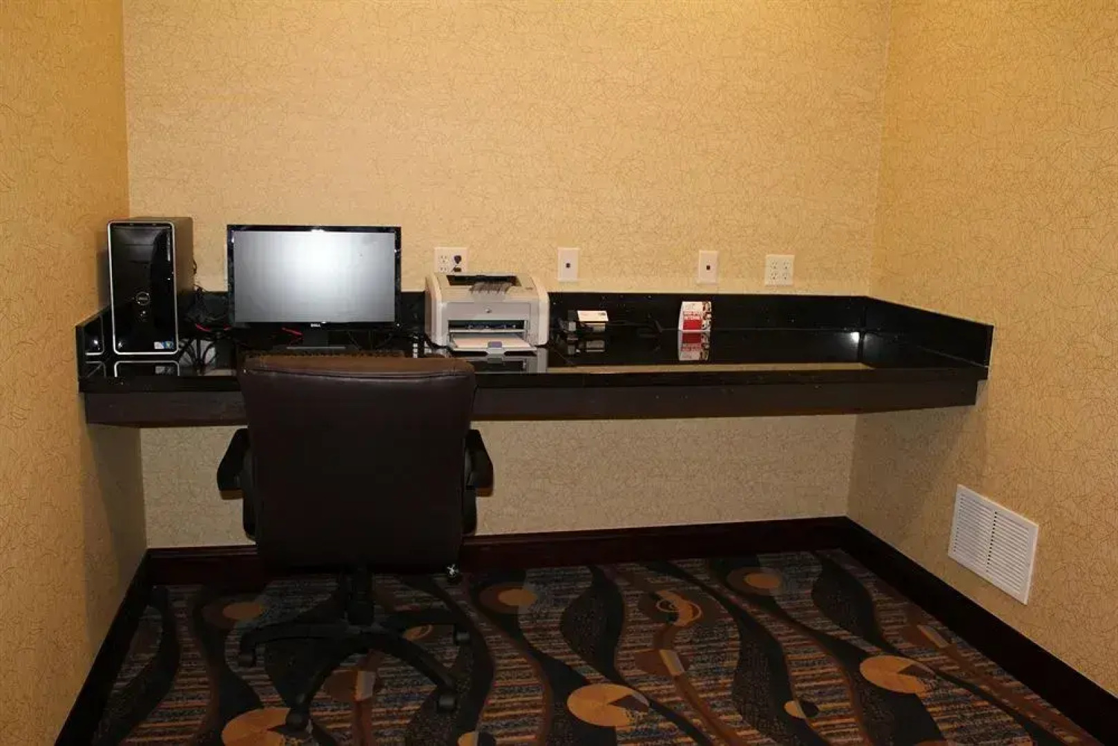 Holiday Inn Express & Suites Niles