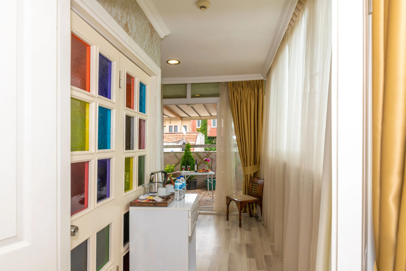 Walnut Shell Hotel