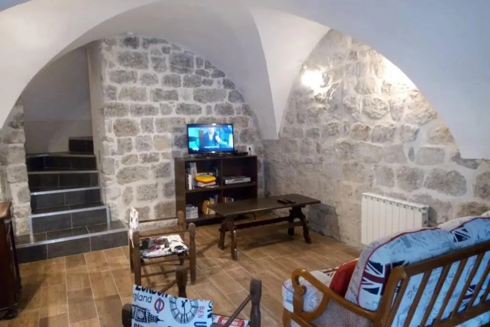 maison pierre et voûte au cœur du village