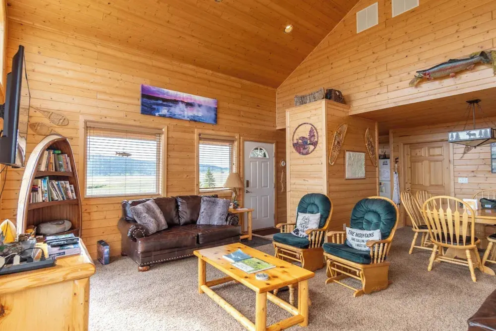 Cozy Henrys Lake Escape - 20 Miles to Yellowstone!