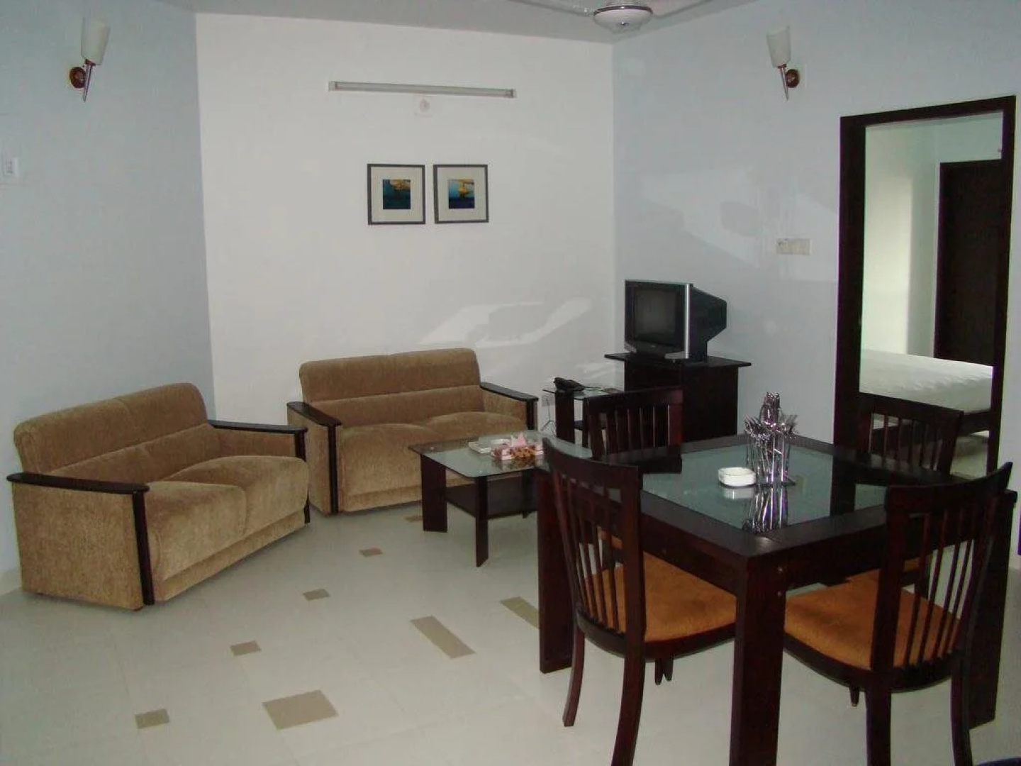 Allegro Holiday Suites