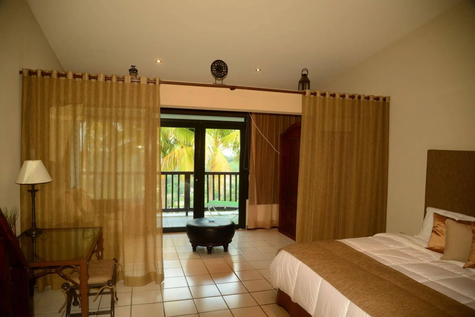 Mountain Lodge Suites