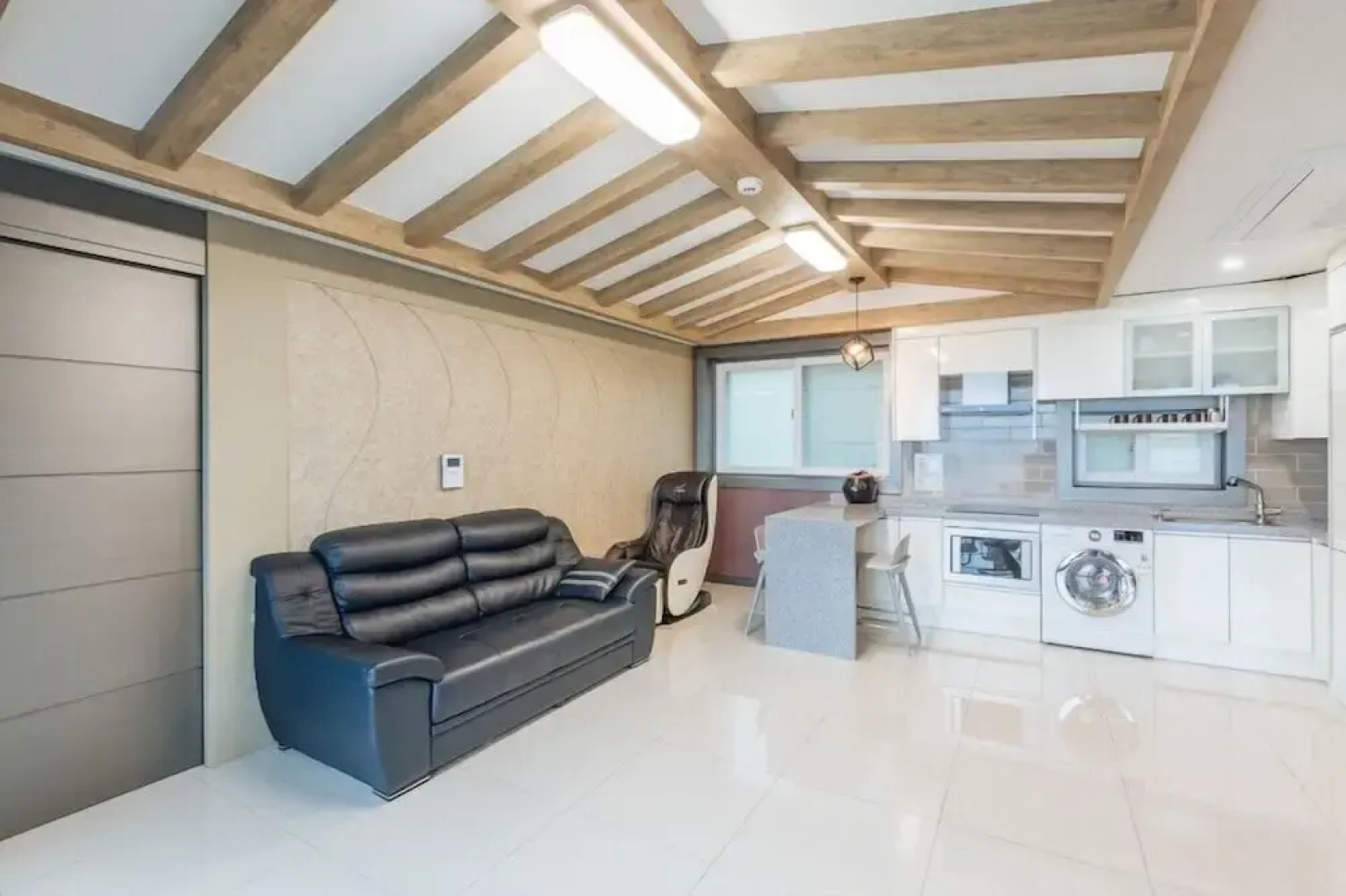 Hayanjip (Blue Road Town Pension