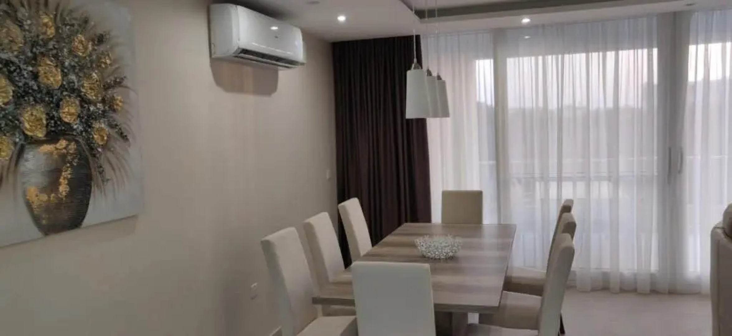 Wileg 4B Luxury Two Bedroom Apartment with Shared Swimming Pool.