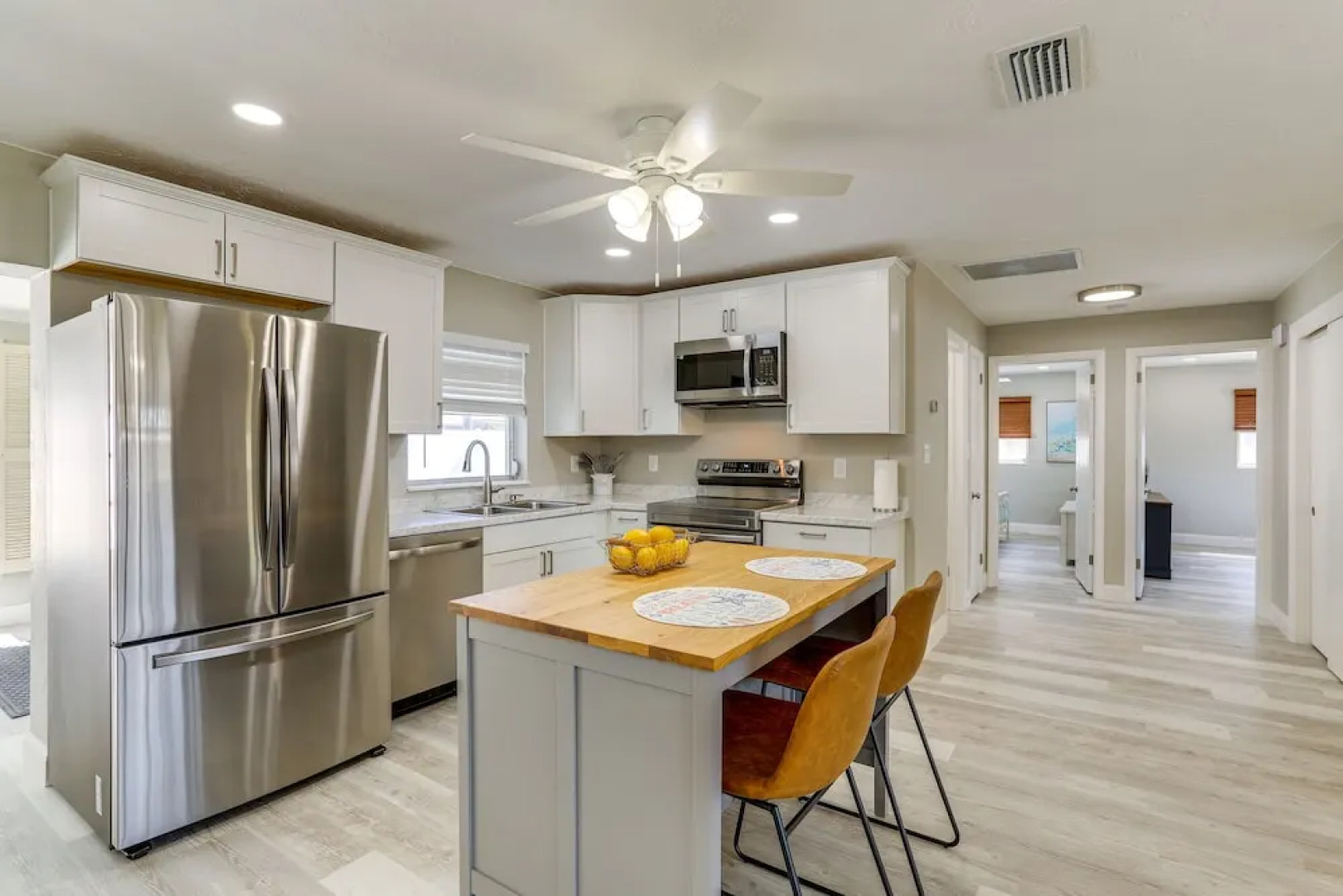 Private Hot Tub: Breezy Seminole Stay!