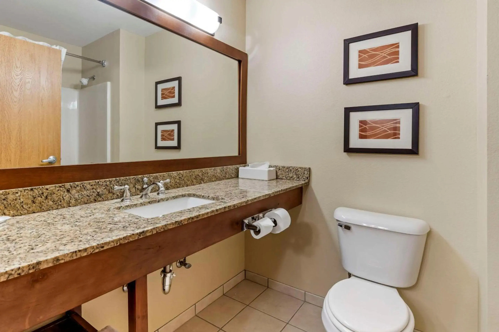 Comfort Inn & Suites East Moline near I-80