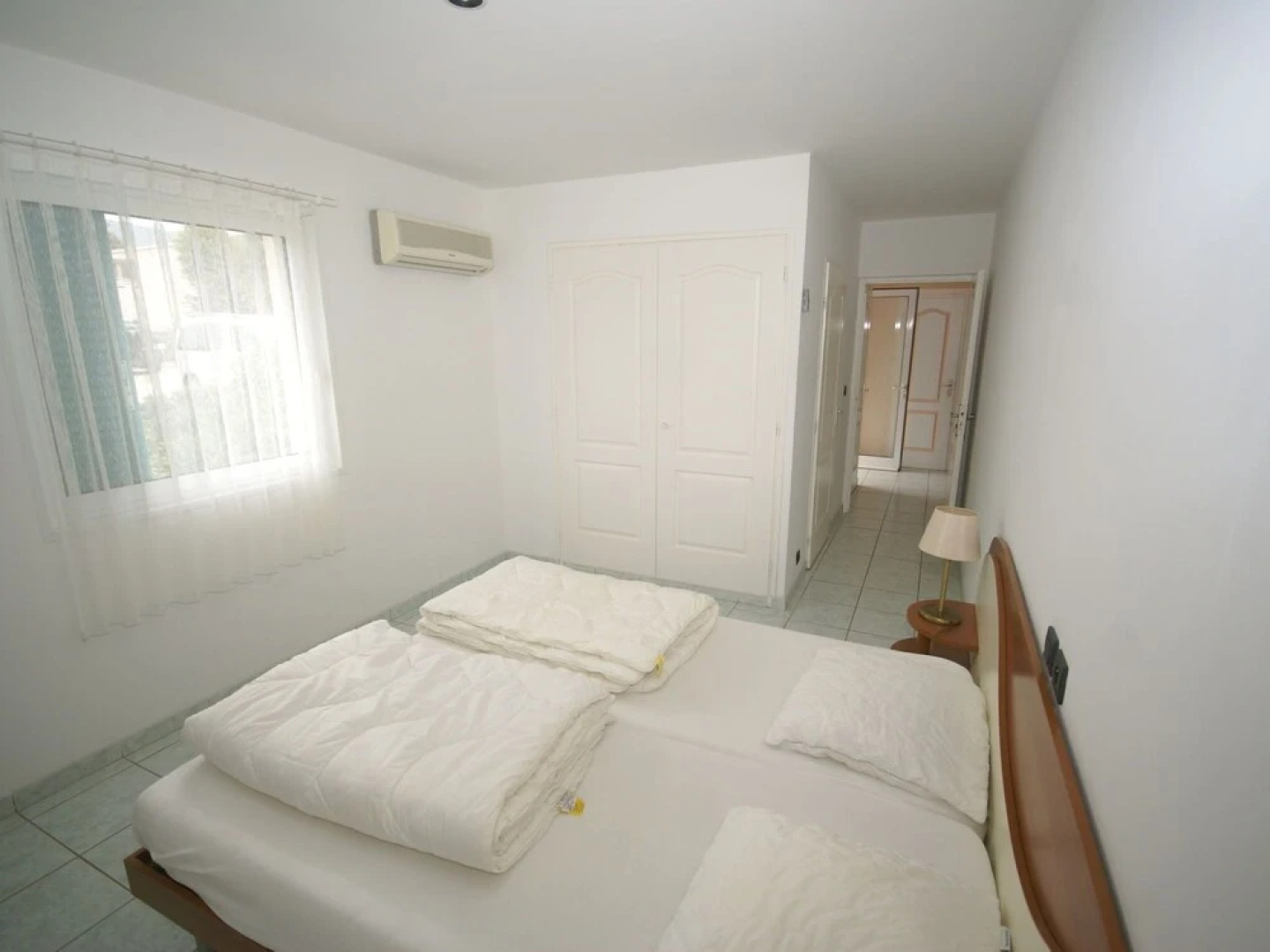 Spacious house, 100m from the beach, swimming pool.