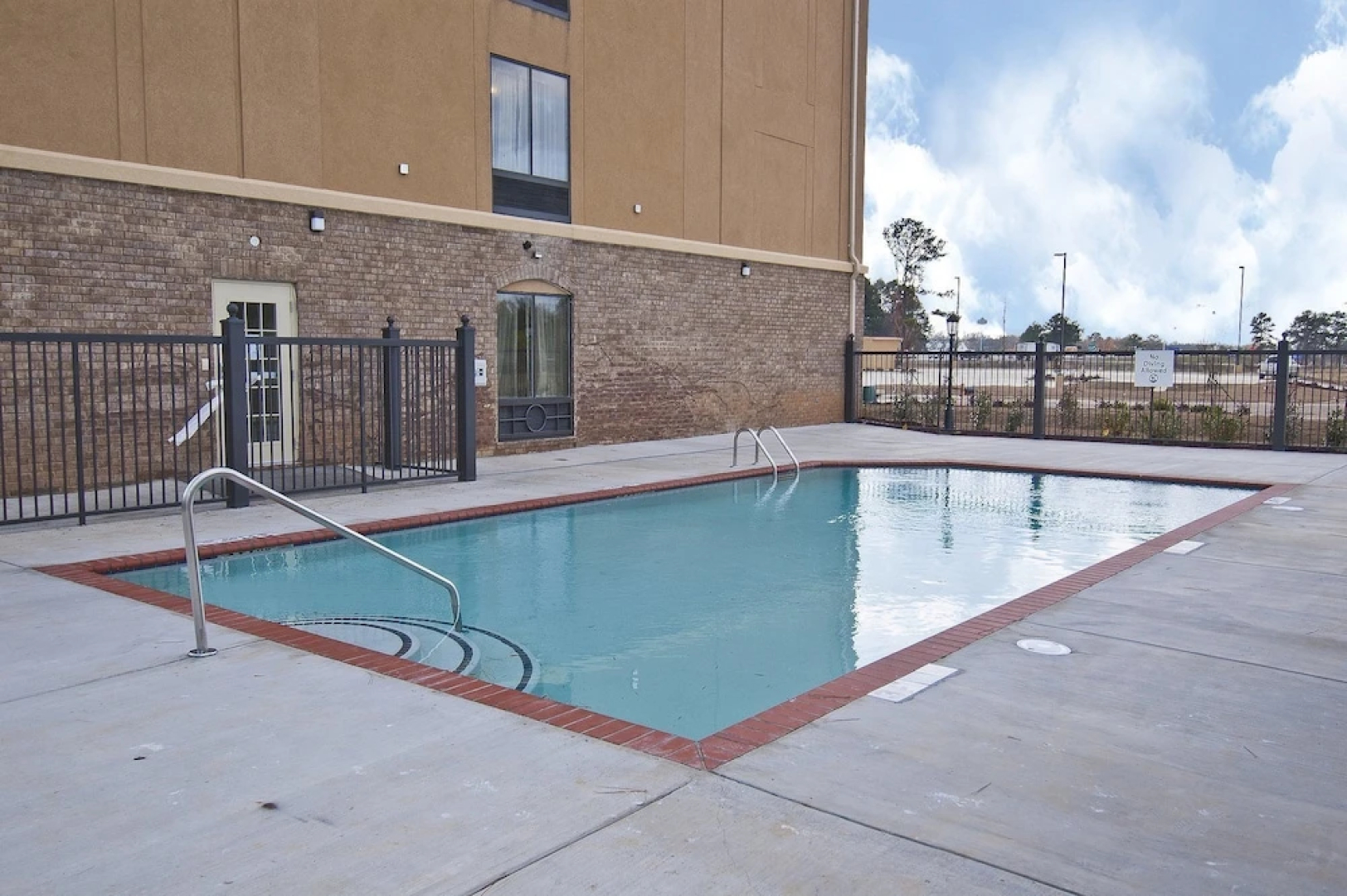 Holiday Inn Express Hotel & Suites Jackson / Pearl International Airport