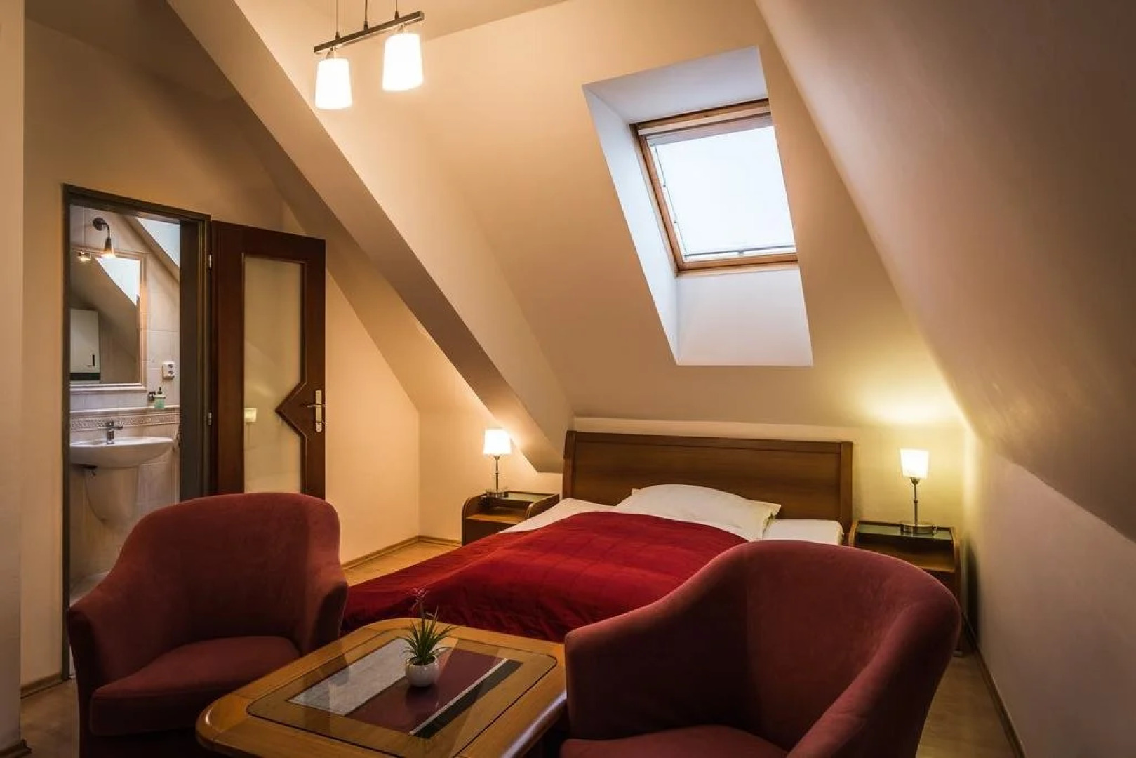 eL Cafe Bar & Restaurant