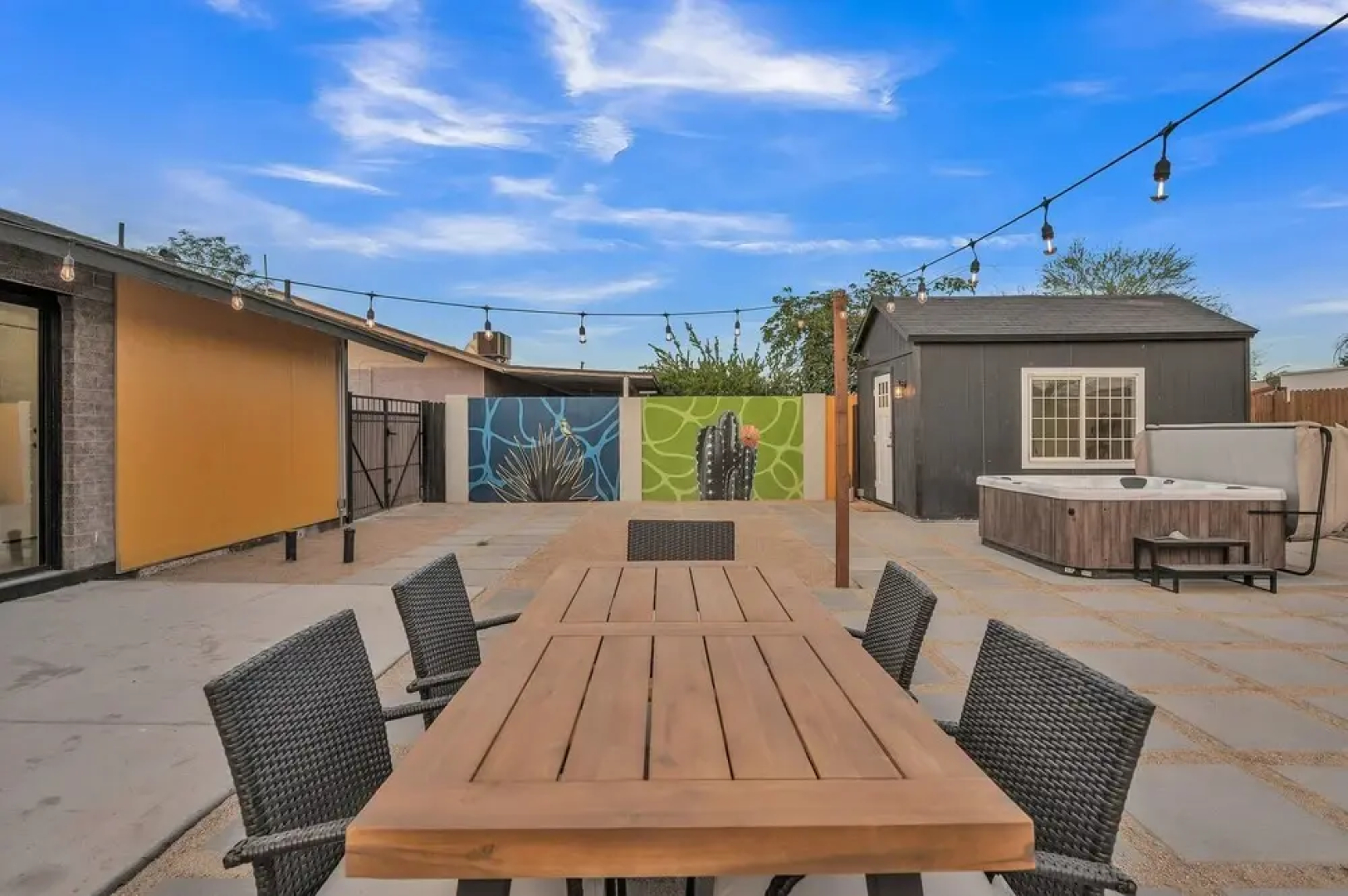 The Palms: Spacious 4-BR Retreat with Hot Tub near Gilbert by RedAwning