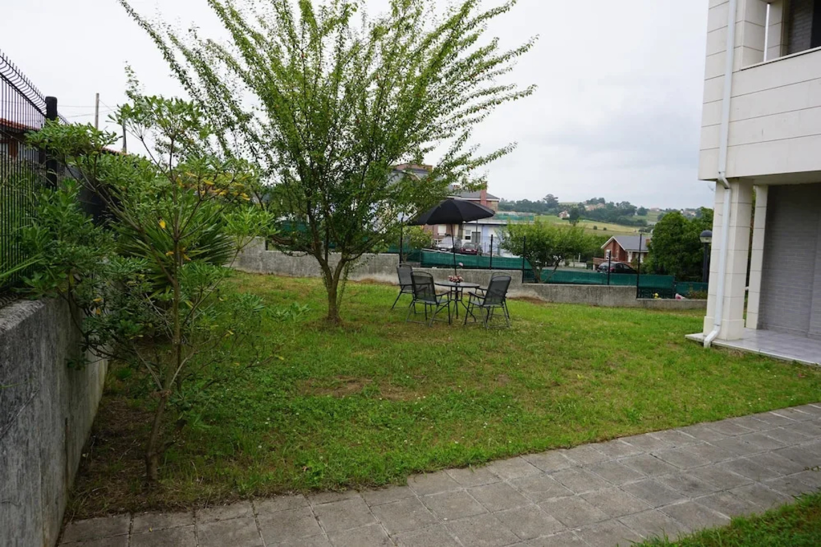 House With 2 Bedrooms in Cudón, With Enclosed Garden Near the Beach