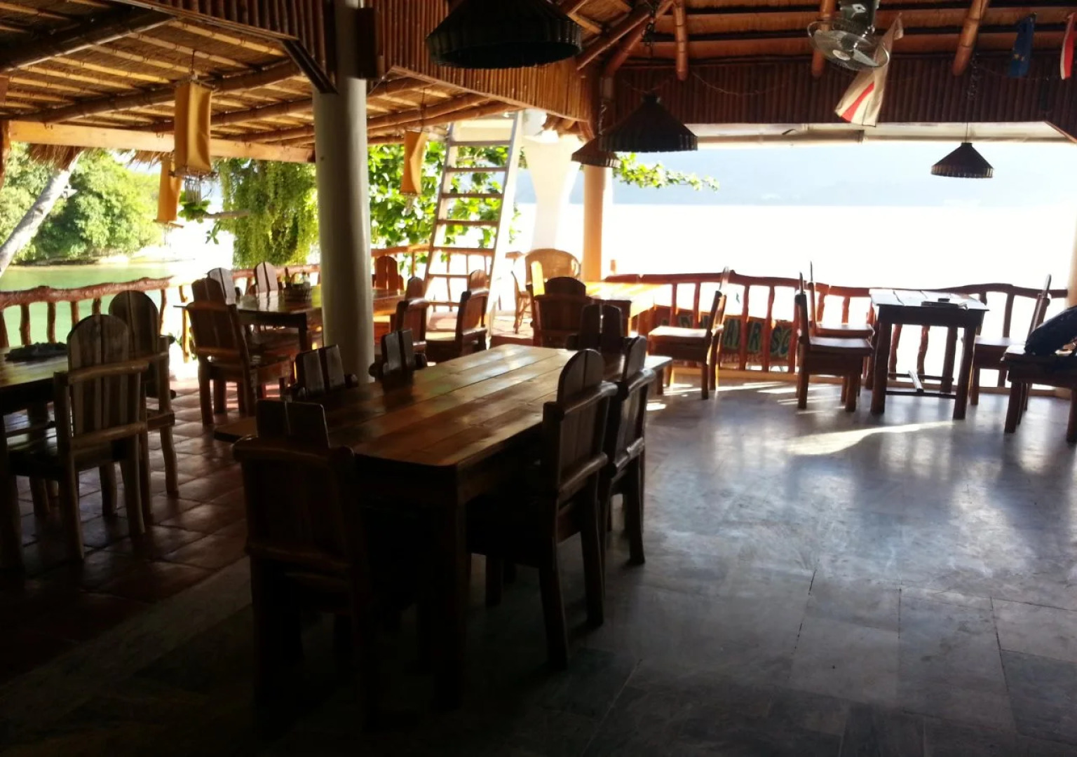 Dolphinbay Beachfront & Dive Resort