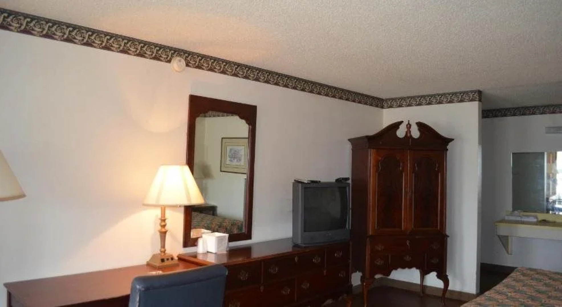 Granbury Inn & Suites