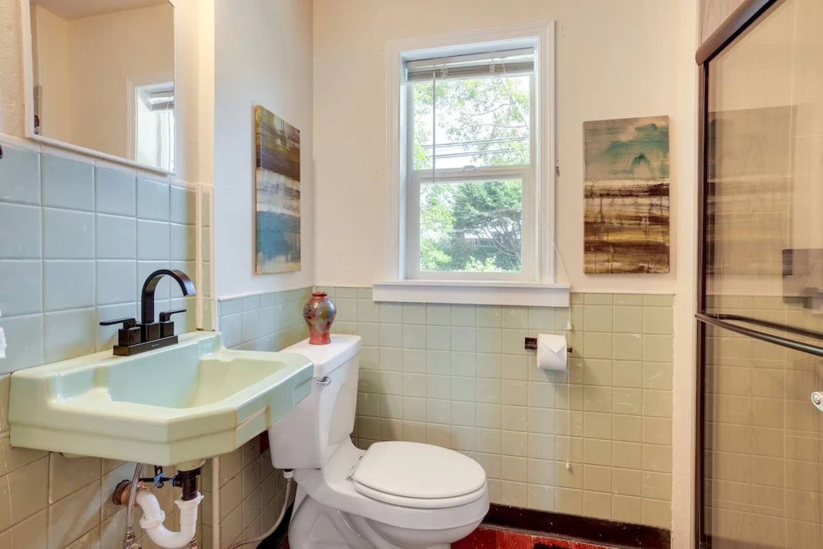 Waterfront Coos Bay Retreat w/ Kayaks!