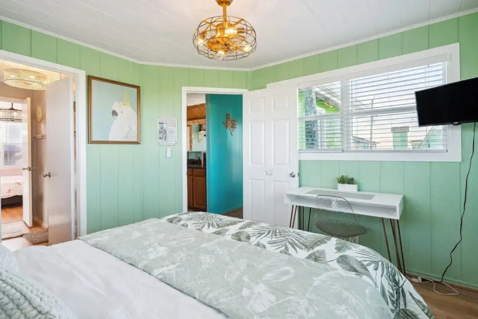 Mingo Manor 2 Bedroom Home by RedAwning