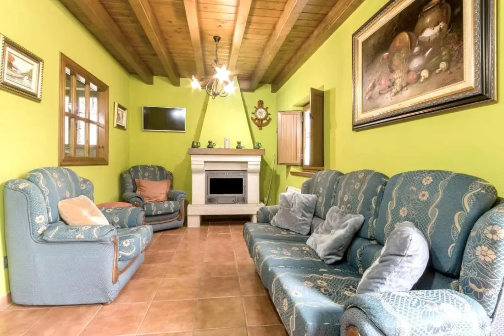 House with 3 bedrooms in Trescares with wonderful mountain view and enclosed garden 20 km from the beach