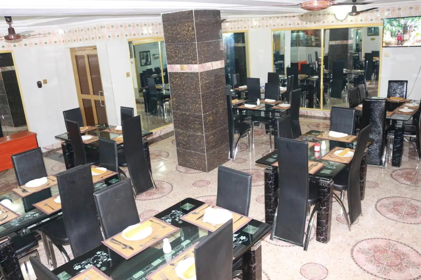 Cute Villa Hotel and Suites