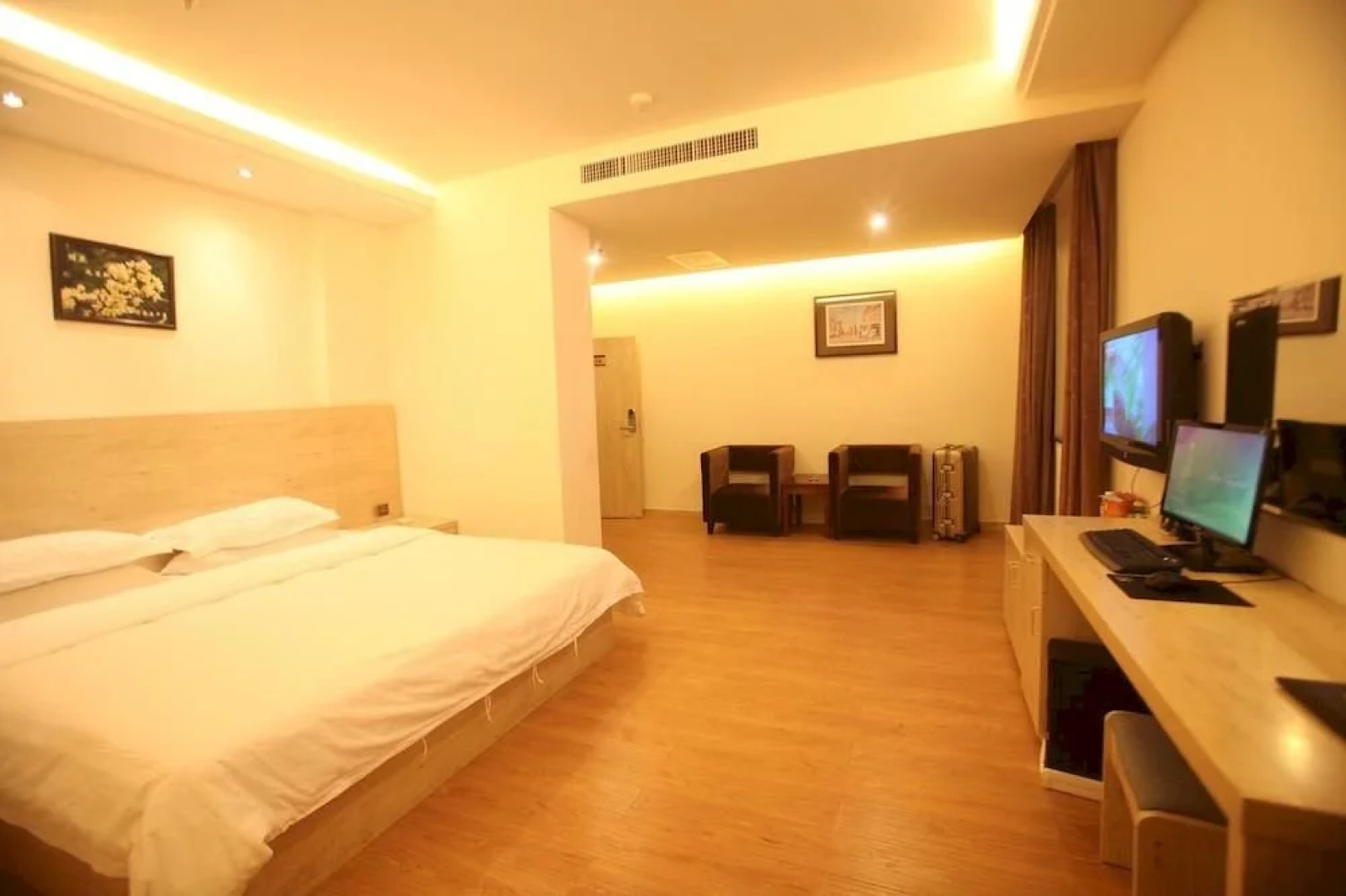 Xiangjiang Hotel