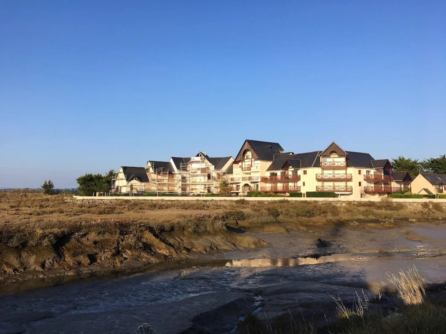 Apartment With one Bedroom in Guérande, With Wonderful sea View, Shared Pool, Enclosed Garden - 600 m From the Beach