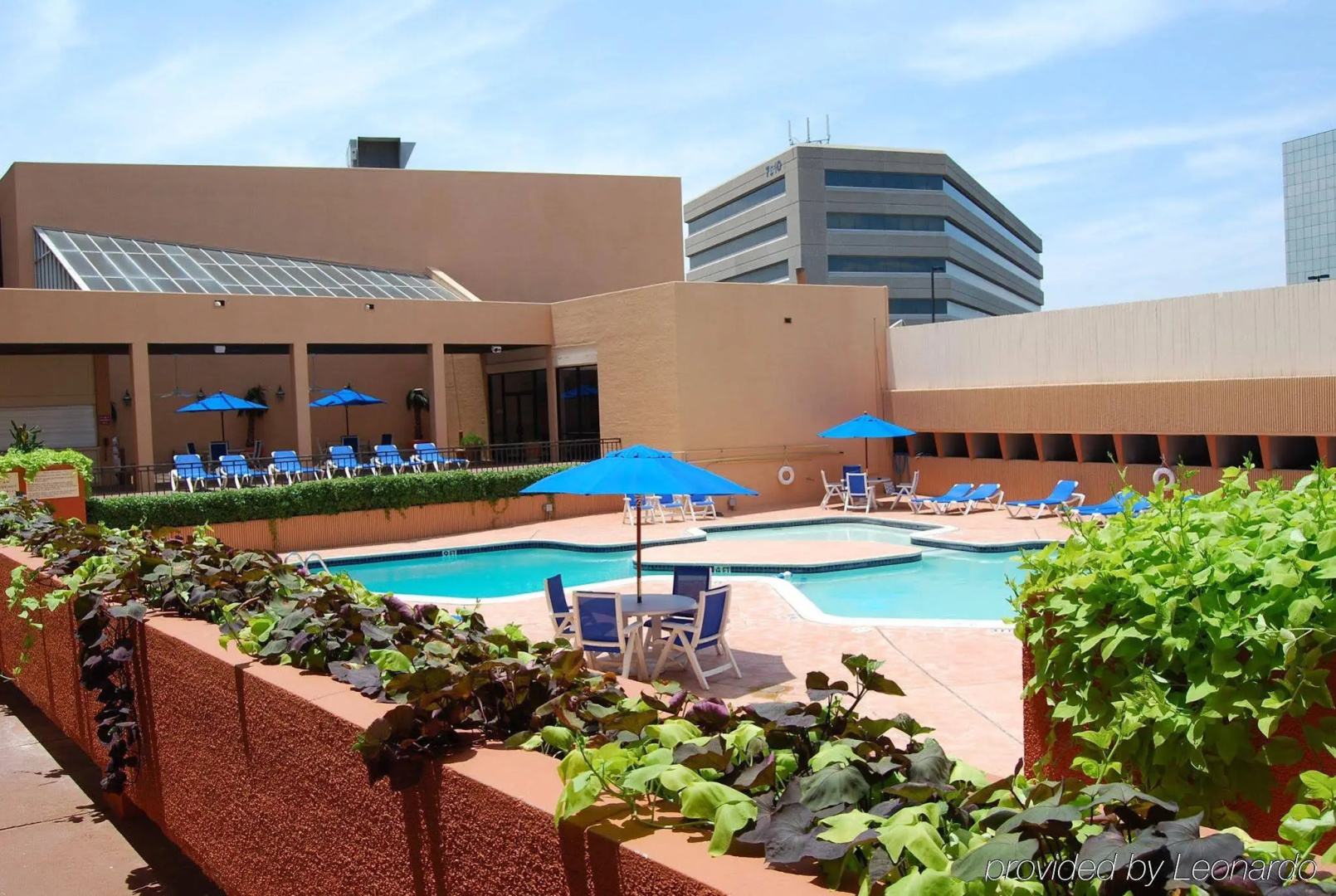 Love Field Hotel and Suites