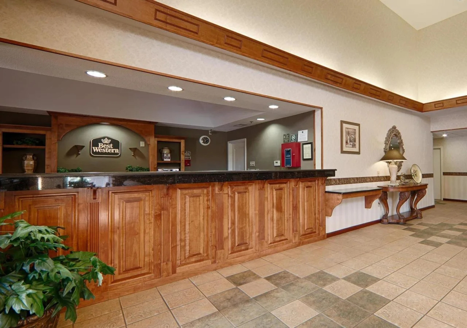 Best Western Bradbury Inn & Suites