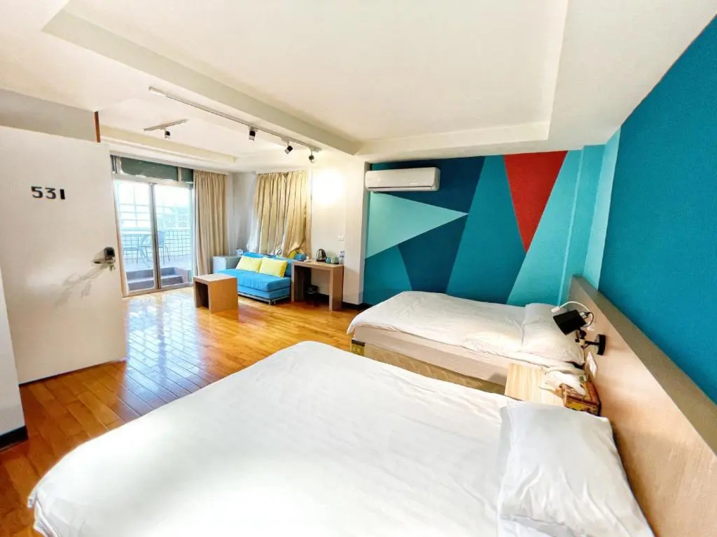 Breeze and Waves Hostel