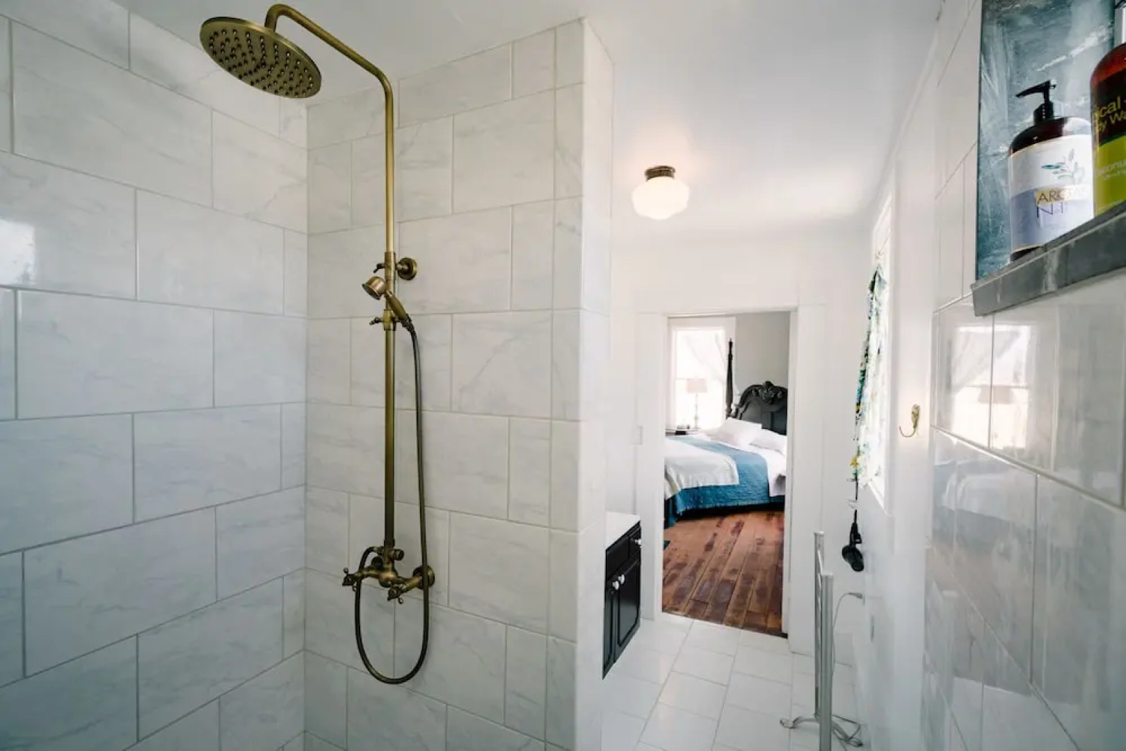 The Gilded Drifter Inn