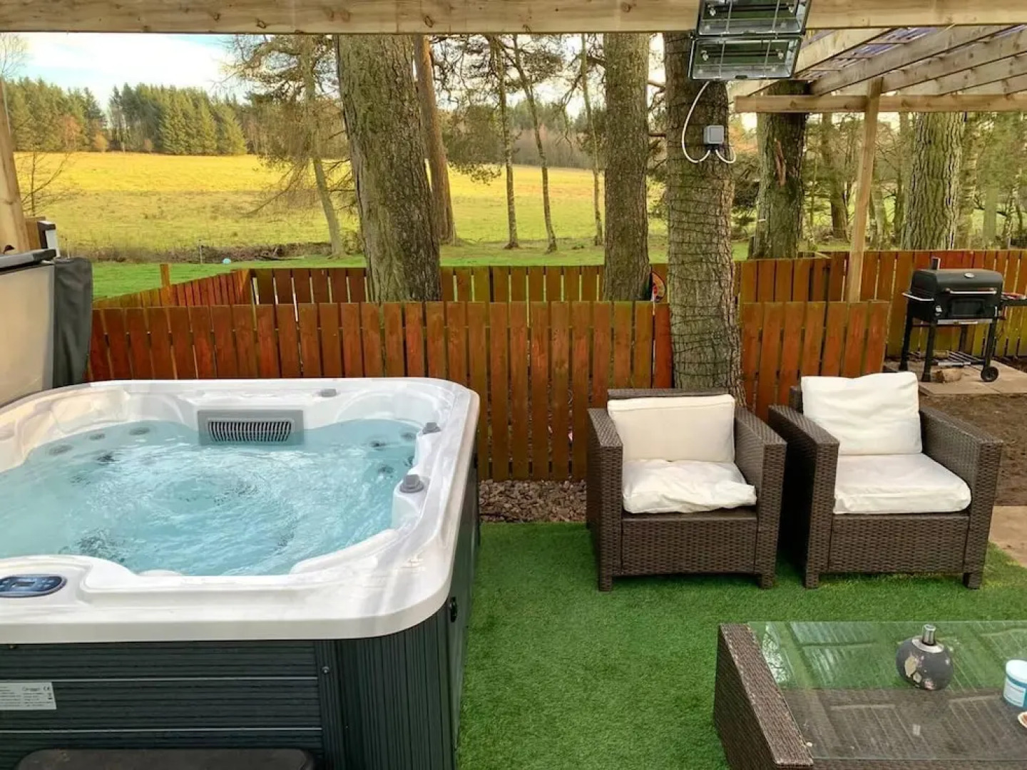 Lovely Semi-rural Caravan & Hot Tub - Sleeps Fam 6