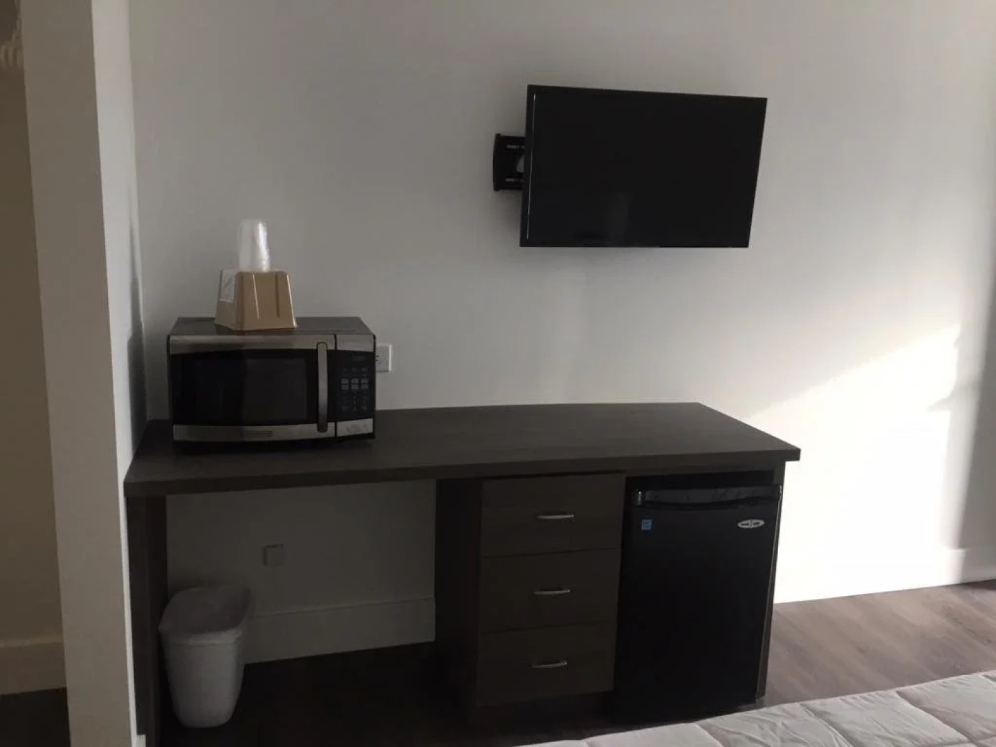 Spinnaker Inn of Naples