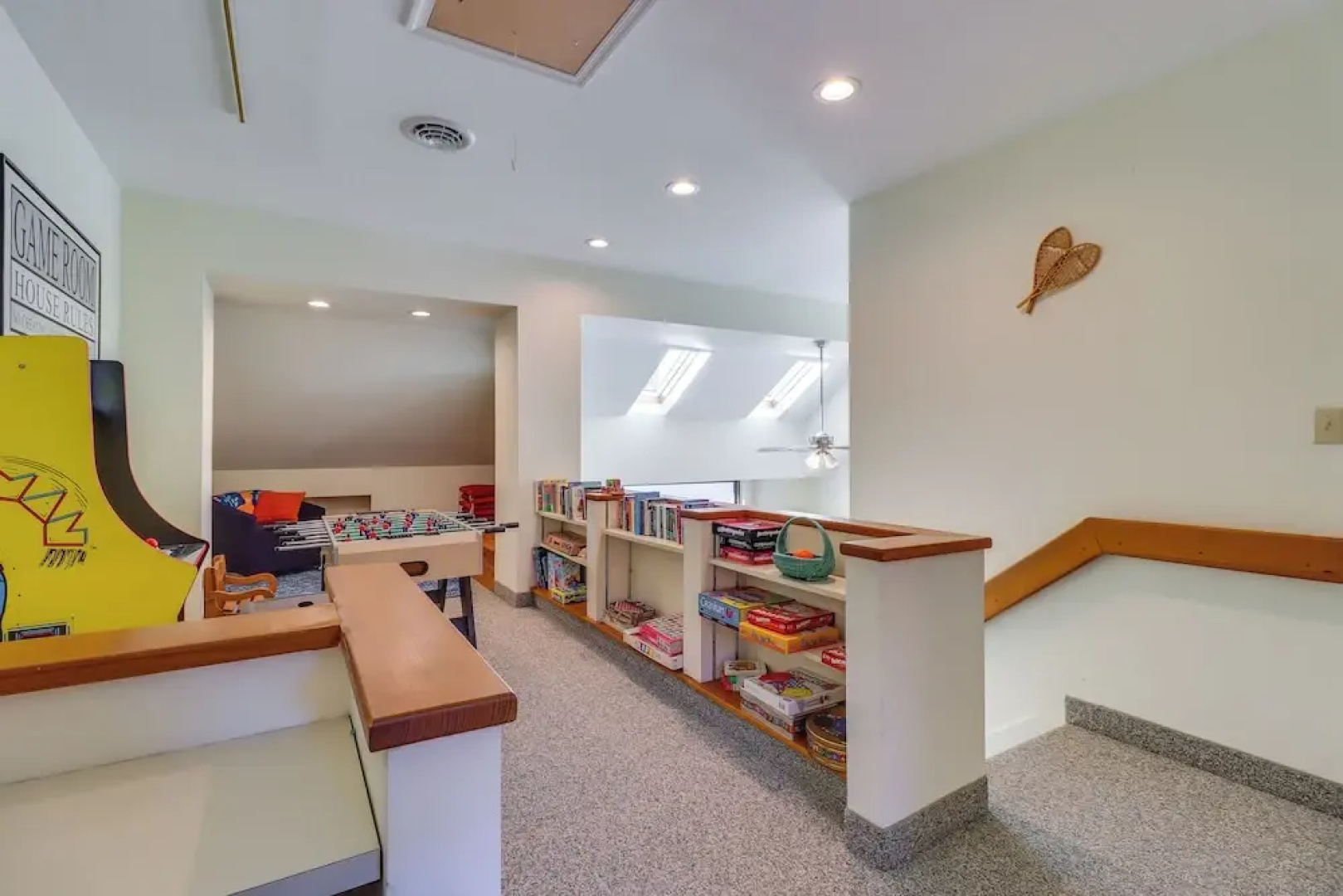 Game Room & Bbq: Waterfront Lake Harmony Condo!