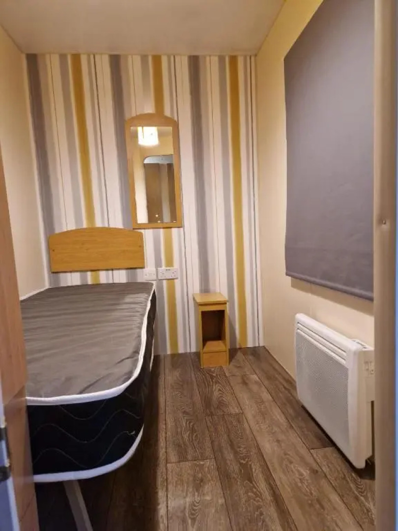 3-bed cosy home with fireplace, sleeps 4, 50 deposit required, self-catering