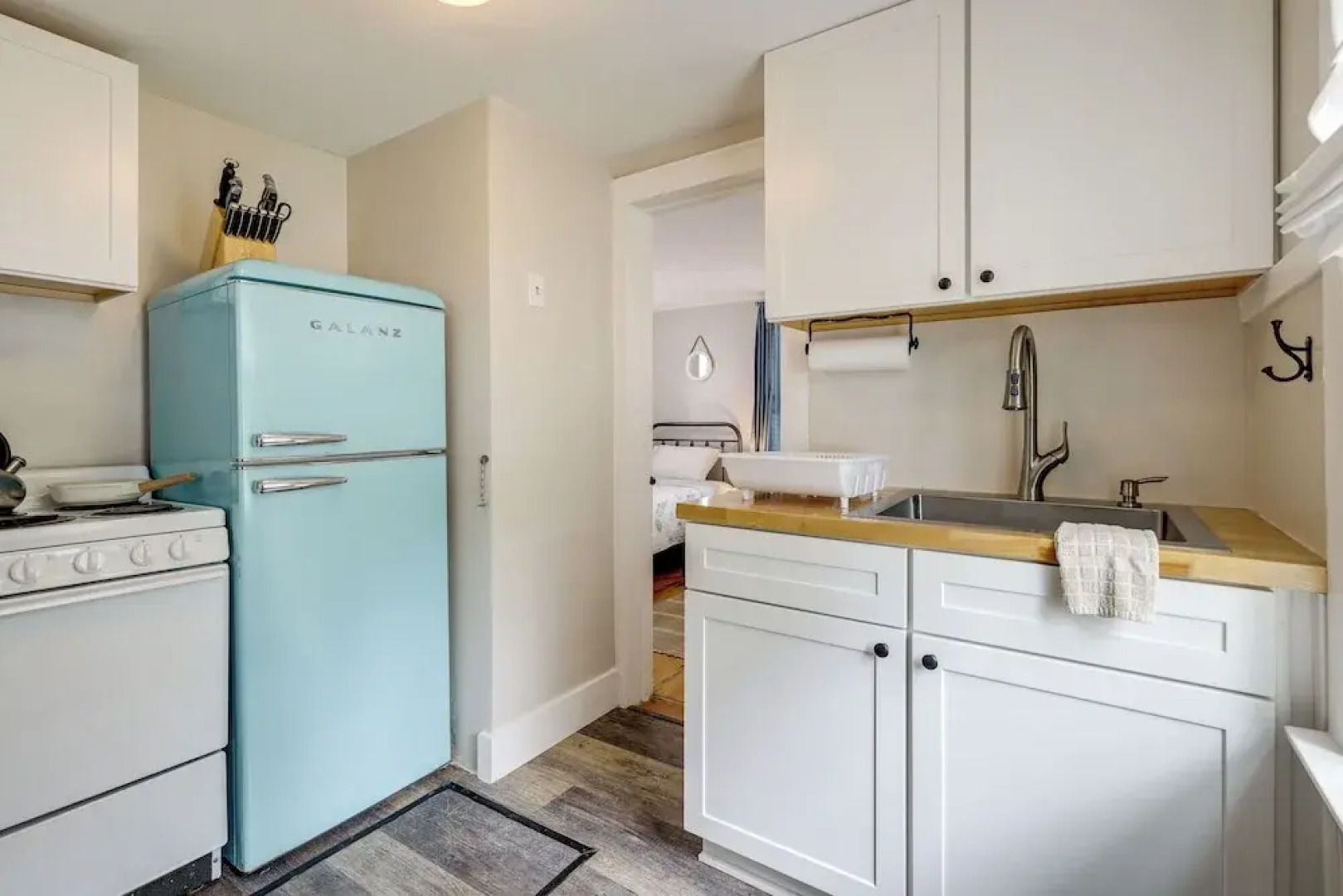 1 Mi to Ferry: 'sea Street Cottage' in Hyannis