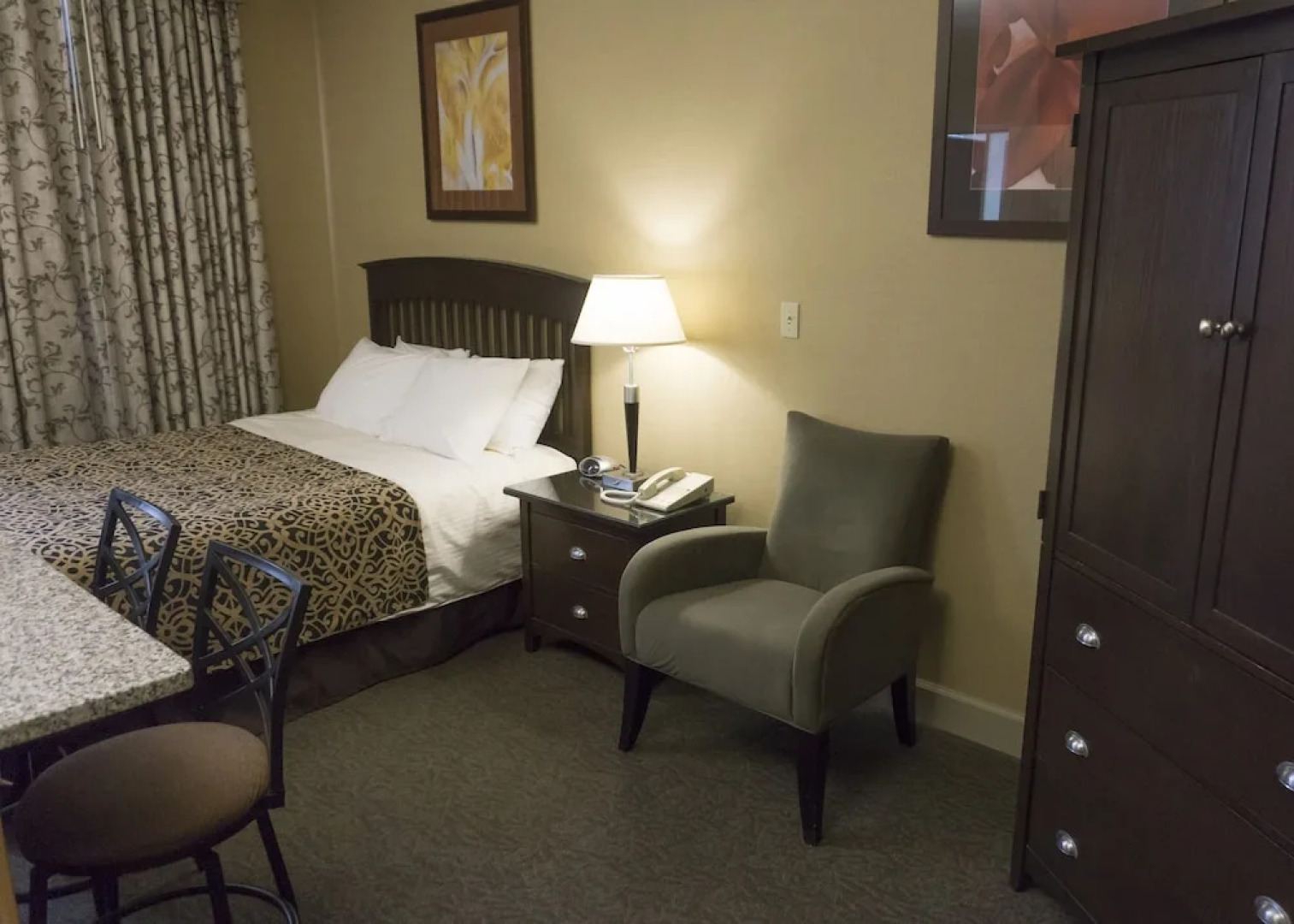 The Parker Inn and Suites