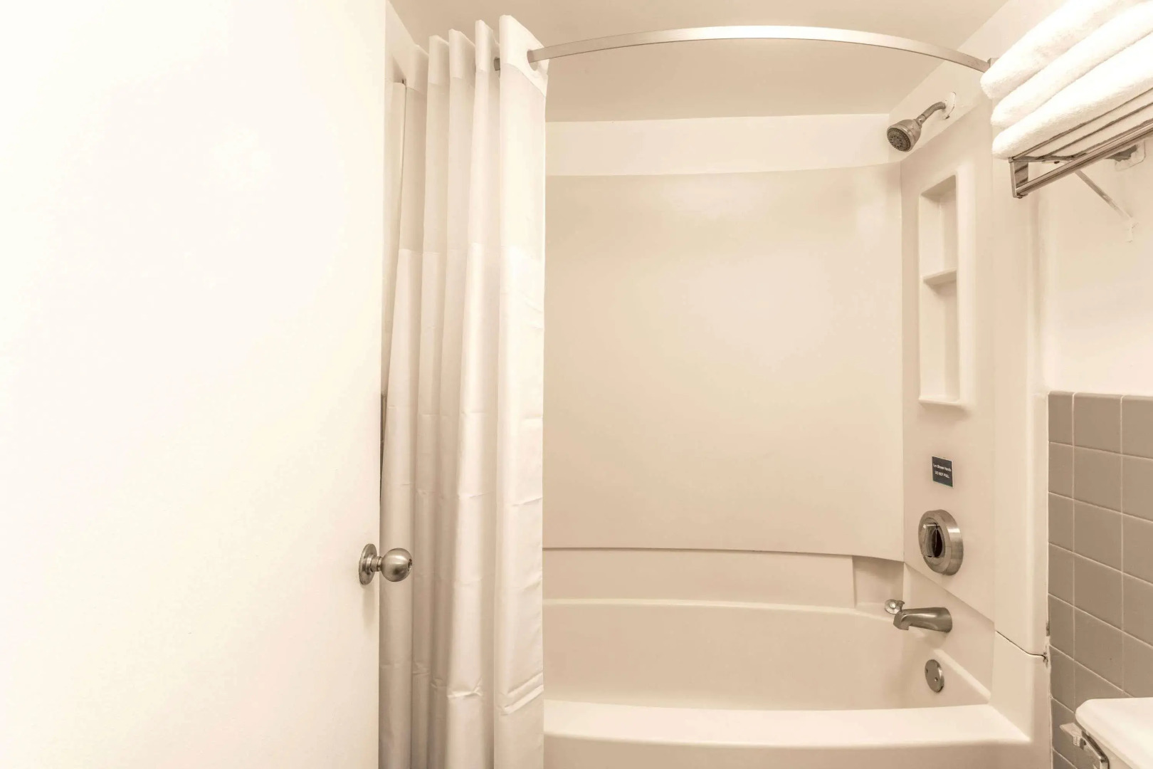 Travelodge by Wyndham Virginia Beach Bay Beach