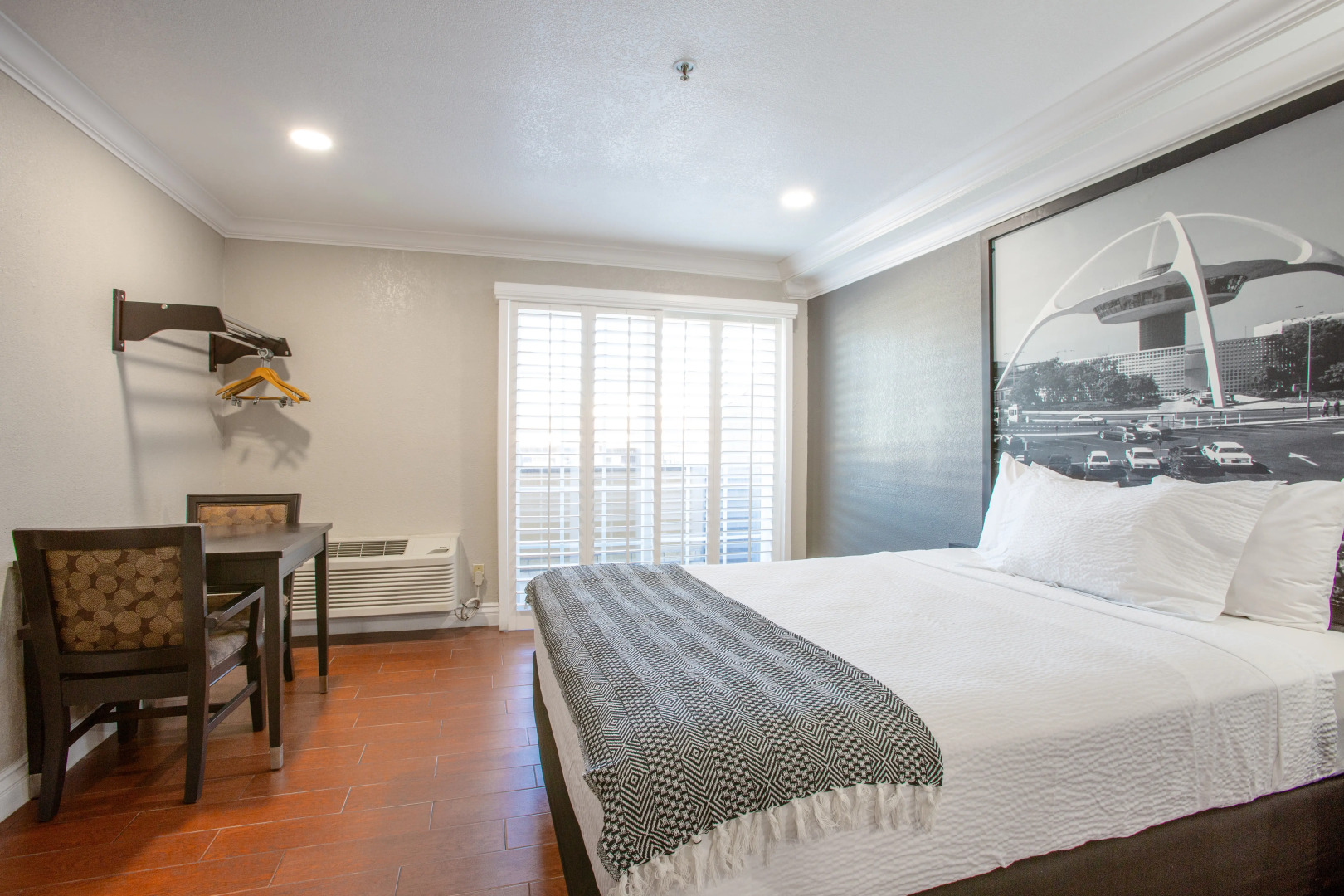 Elev8 Hotel Los Angeles LAX