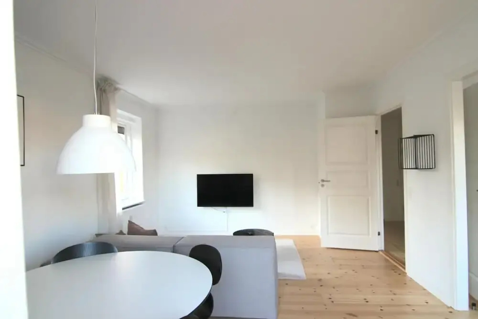 Great 2-bed w Balcony in Charlottenlund