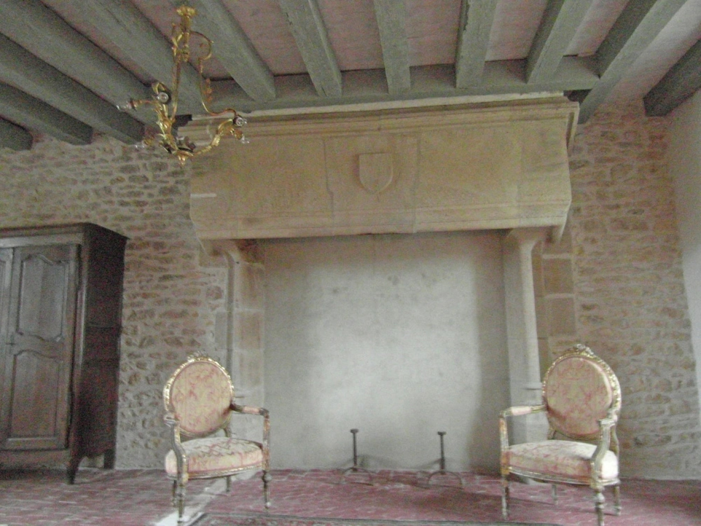 Charming and Private Castle on Four Hectares, With River, sun Terrace and Views